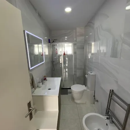 Quarto No Em Apartamento Compartilhado * Porto